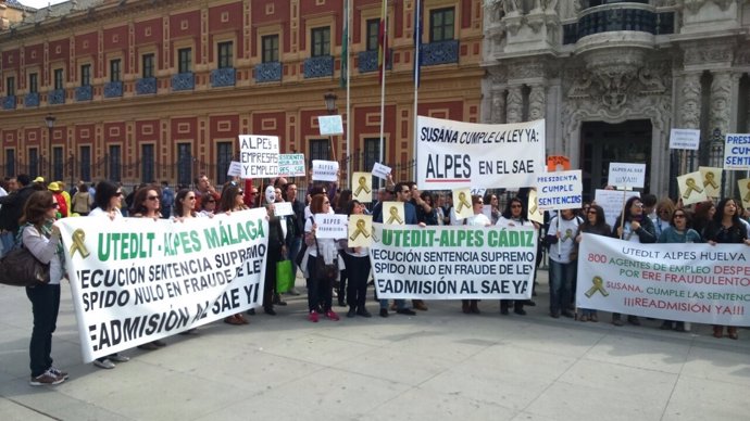 Marcha de ALPE y monitores escolares en Sevilla.