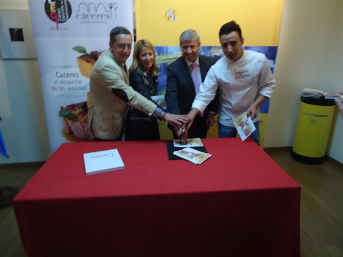 Correos dedica un sello a Cáceres como Capital Española de la Gastronomía