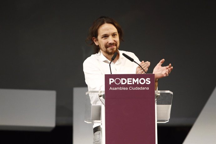 Iglesias aplaudiendo