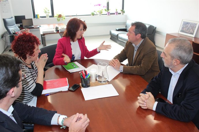 Espadas con la comisionada del Polígono Sur