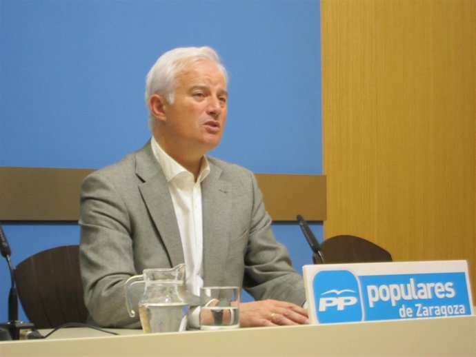 El portavoz del grupo municipal del PP, Eloy Suárez