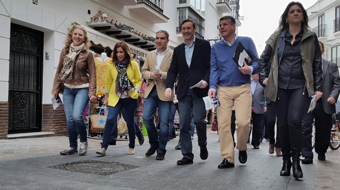 España, Bendodo, Hernando, Armijo y del Cid visitan nerja calles paseo