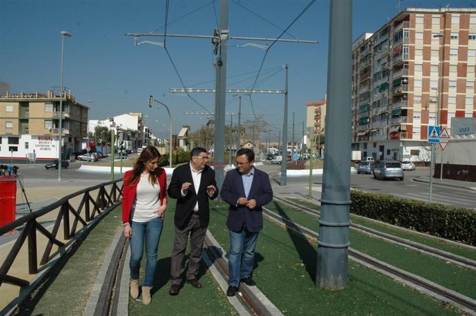 Maria nieves ramirez, Moreno Ferrer y heredia en Vélez pasean por trazado tranví