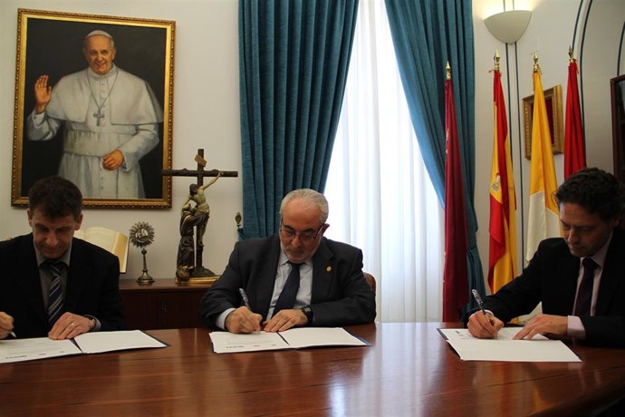 Convenios de colaboración con Scuba Schools International y con Mares