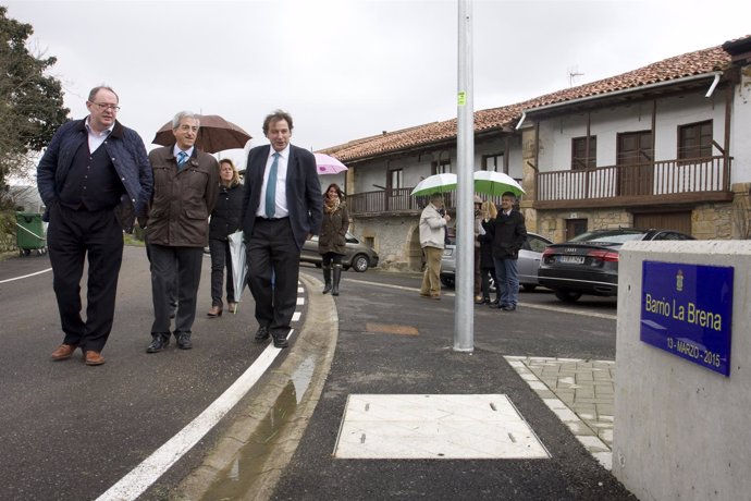 12:30Barrio de Seña, EntrambasaguasEl consejero de Obras Públicas y Vivienda, Fr