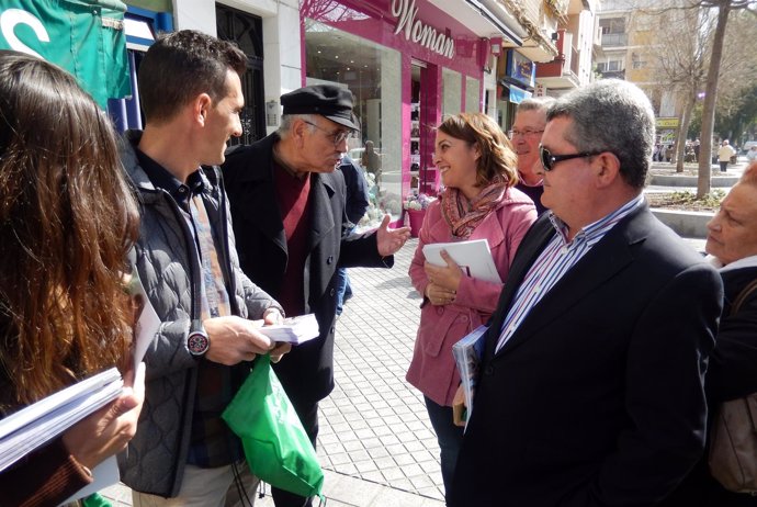 Ruiz y Ambrosio (dcha.) en un paseo electoral