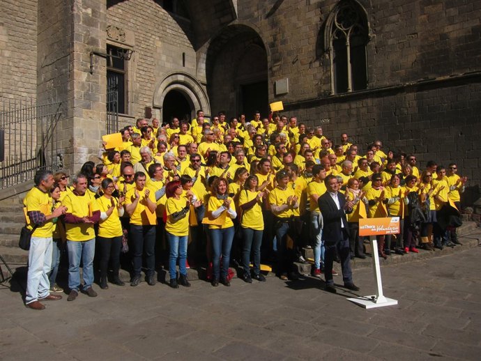 Alfred Bosch presenta su grupo de voluntarios 