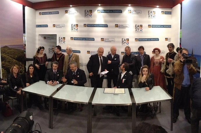 Rosa Estarás en un congreso sobre turismo