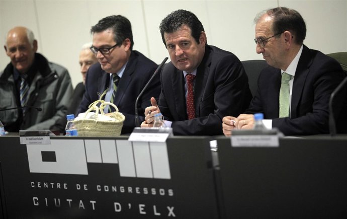 Císcar en la asamblea de la SAT San Enrique de Elche