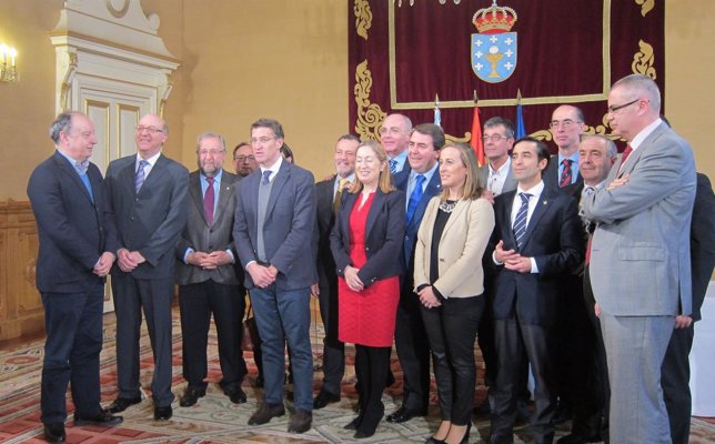 Ana Pastor y Feijóo junto a los alcaldes de los municipios beneficiados