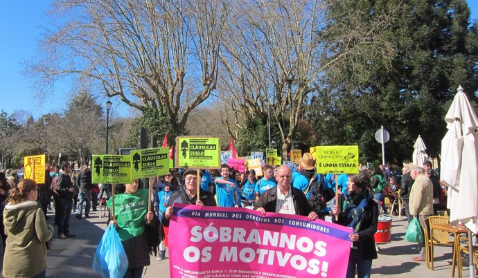 Salida de la manifestación contra los abusos al consumidor en Santiago