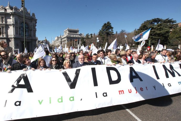 José Luis Mendoza, presidente de la UCAM, encabezando la manifestación