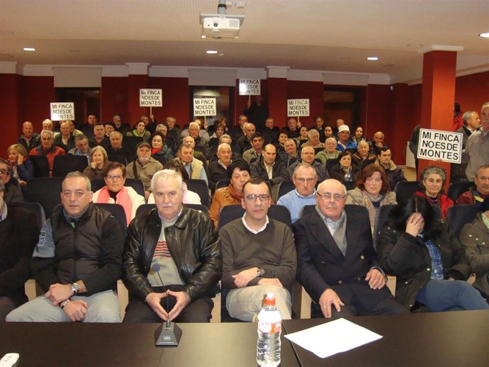 Reunión de afectados por montes en Villacarriedo