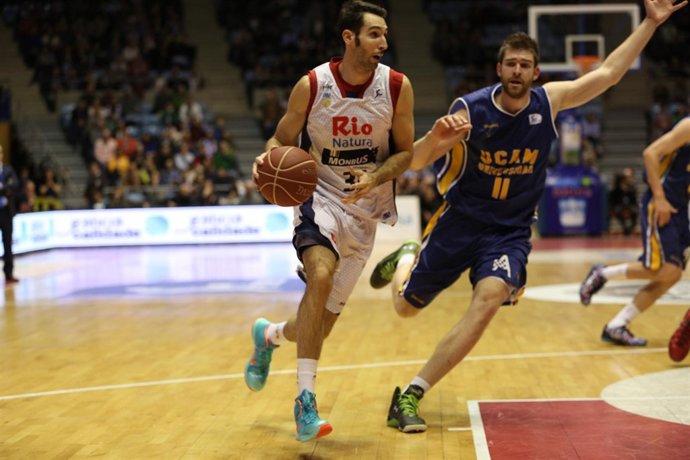 El Obradoiro aplasta al UCAM Murcia y le aleja del 'play-off'