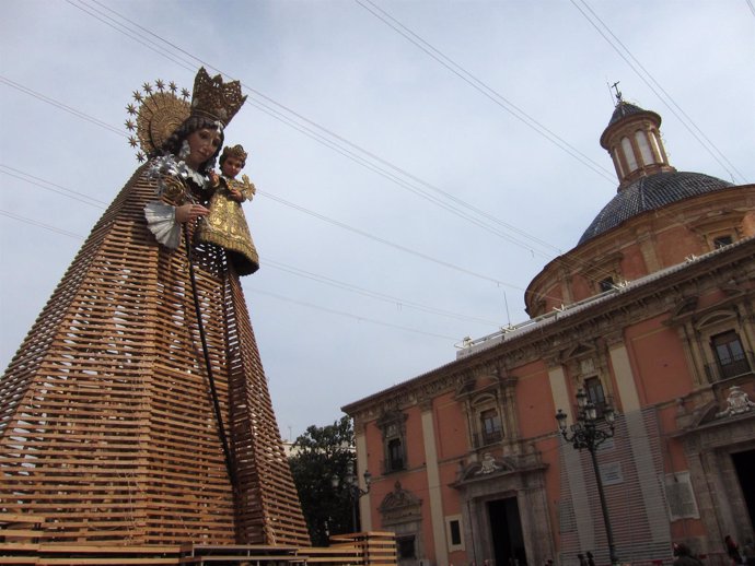 Imagen de la Virgen de los Desamparados preparada para la ofrenda