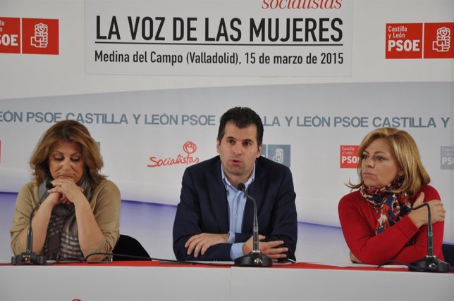 Tudanca (c), junto a López (i) y Valenciano (d)