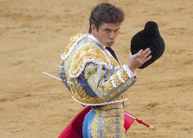 El juli lo da todo en las fallas de Valencia 