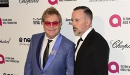 Elton y su esposo