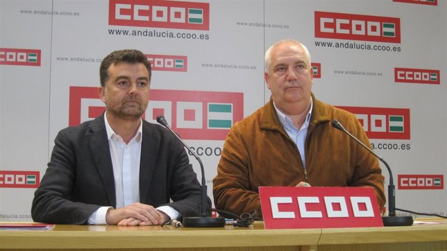 El candidato de IU a la Presidencia de la Junta, Antonio Maíllo, y Carbonero.