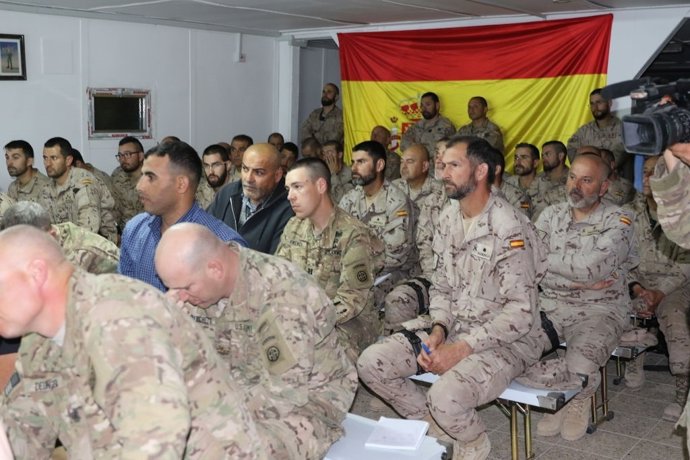 Equipo de instructores españoles y estadounidenses en Besmayah