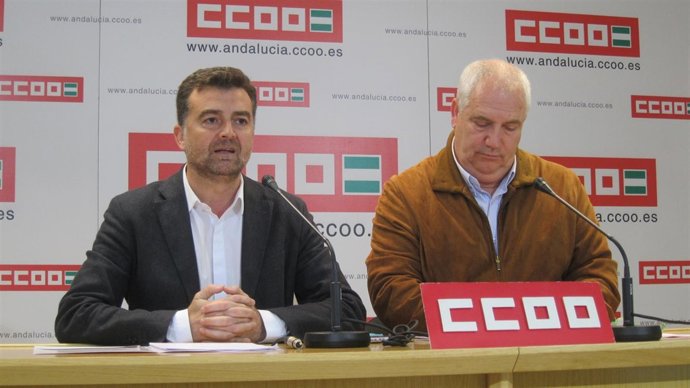 El candidato de IU a la Junta, Antonio Maíllo, y Carbonero.