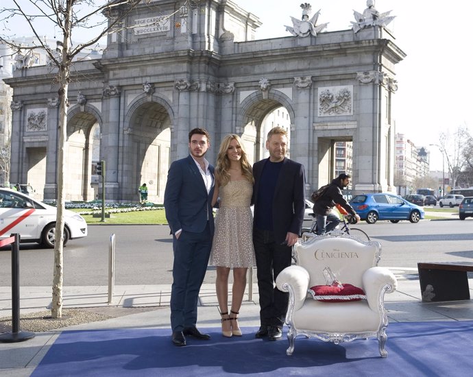 Richard Madden, Edurne y Kenneth Branagh