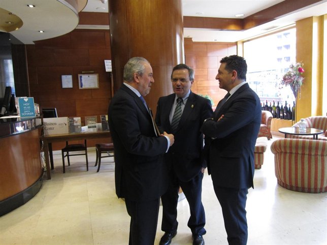 Matesanz, en el centro, con Nieto y Cuevas