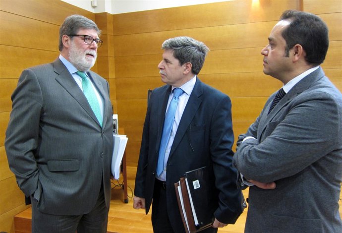 Aparicio (i) antes de inaugurar unas jornadas sobre México