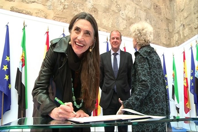 Angela Molina firma