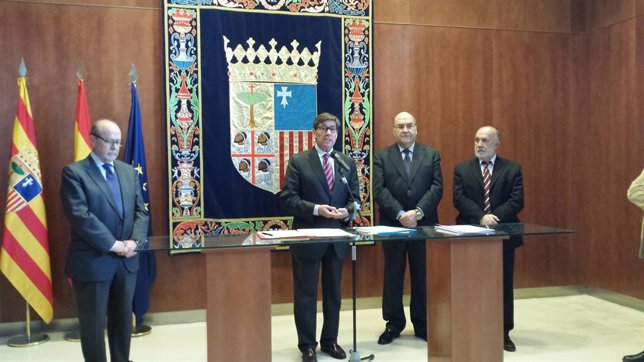 Aliaga, en la firma de convenios