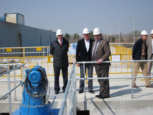 Visita de Belloch y Pérez Anadón a la depuradora de La Cartuja