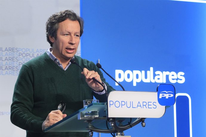 Carlos Floriano en la sede del PP
