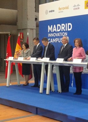 Firma del acuerdo de Indra y del Ayuntamiento de Madrid
