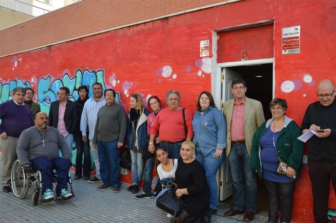 Diego Valderas en el economato social de Palma-Palmilla