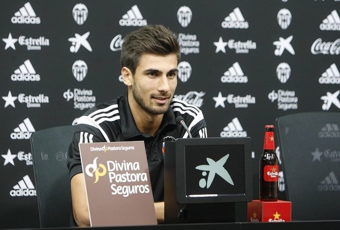 André Gomes en rueda de prensa