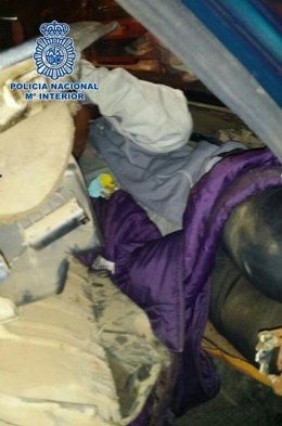Uno de los inmigrantes ocultos en doble fondo en Melilla