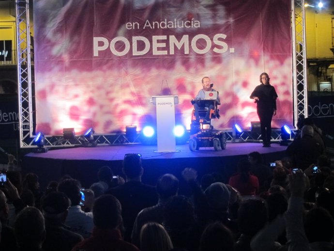 El eurodiputado de Podemos Pablo Echenique en un mitin en Huelva. 