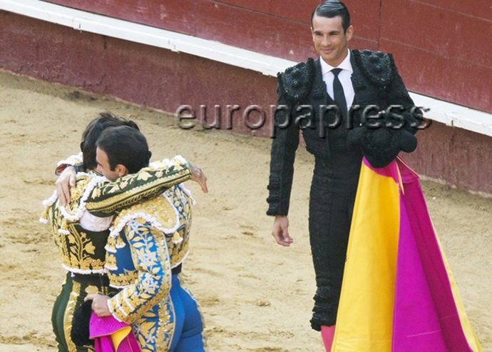 ENRIQUE PONCE 25 ANIVERSARIO TORERO CON EL SOLO Y MANZANARES
