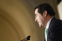 Garamendi dice que España necesita estabilidad y pide responsabilidad a Podemos