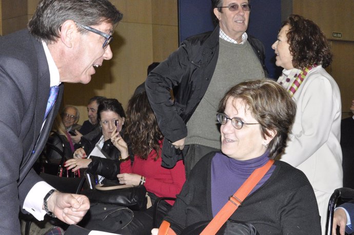 Arturo Aliaga (PAR) con la presidenta de CERMI-Aragón, Marta Valencia.
