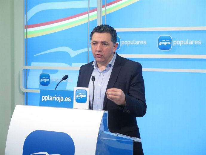 Cuevas presenta la campaña 'Suma los hechos'