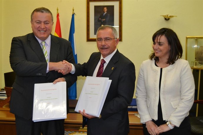 Imagen de la firma del acuerdo