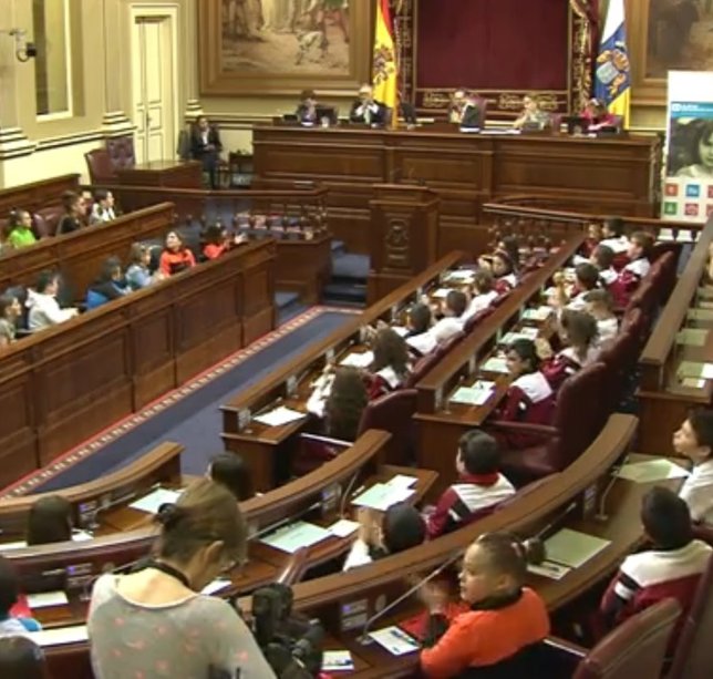 Celebración de un pleno infantil en el Parlamento de Canarias