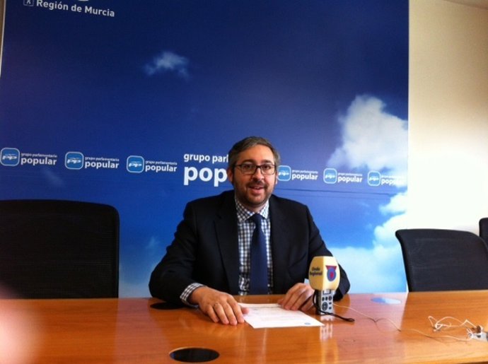 El portavoz del PP regional, Víctor Manuel Martínez