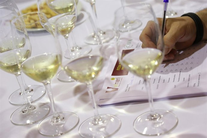 Cata del jurado para los Premis Vinari 2014