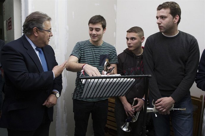 Visita del alcalde al ensayo de las Cigarreras