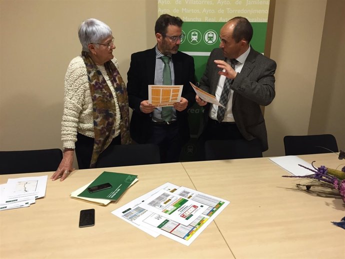 Valdivielso, entre Quílez y Muñoz, informa sobre el nuevo servicio para Geolit.