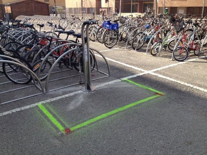 Punto de autorreparación de bicicletas en la Facultad de Matemáticas