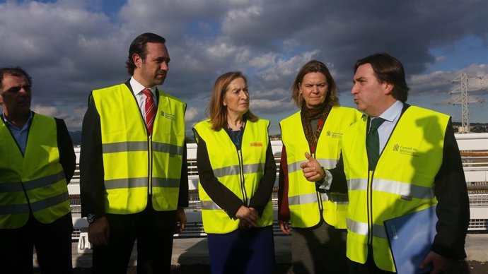 La ministra Ana Pastor visita las obras de la autopista de Llevant