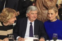 Cifuentes dice de Esperanza Aguirre que es “más todo” que ella